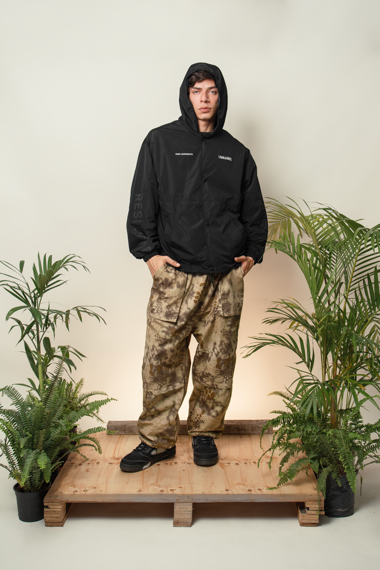 WINDBRAKER BLACK