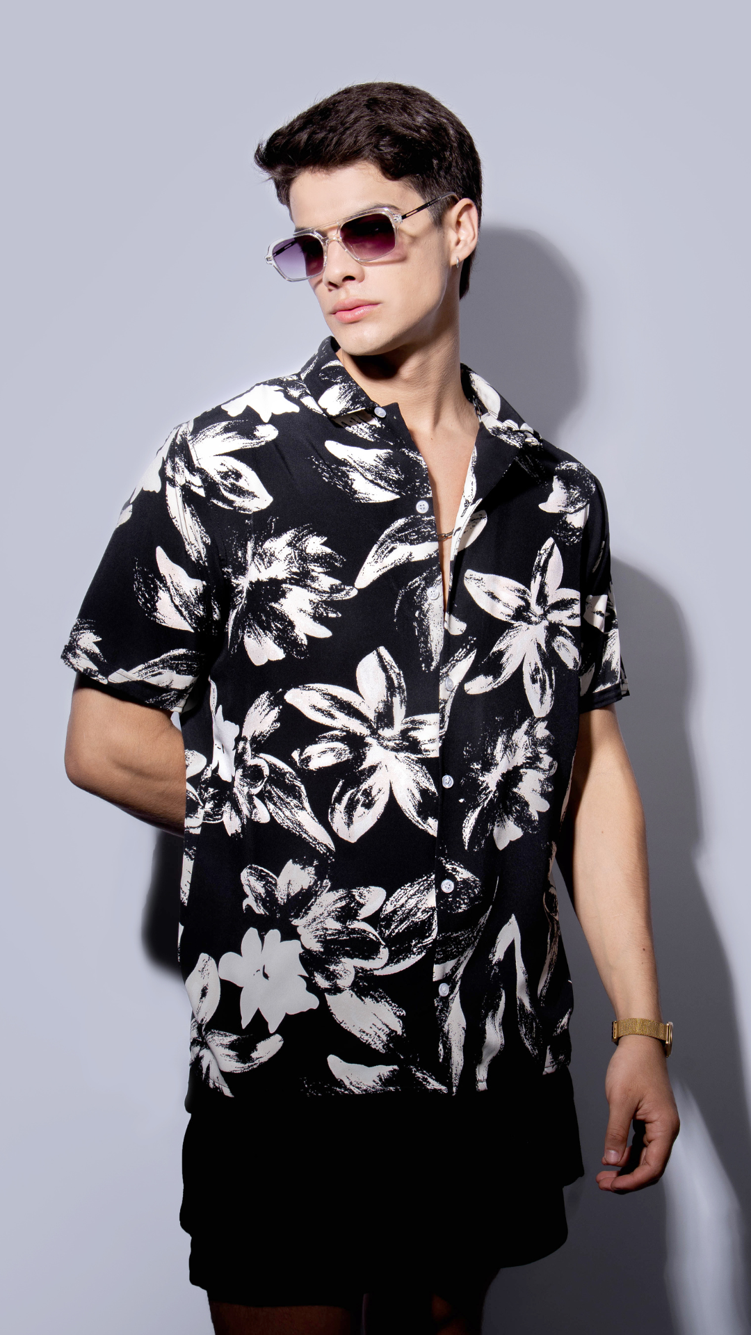 Camisa ‘Negro hojas perla‘