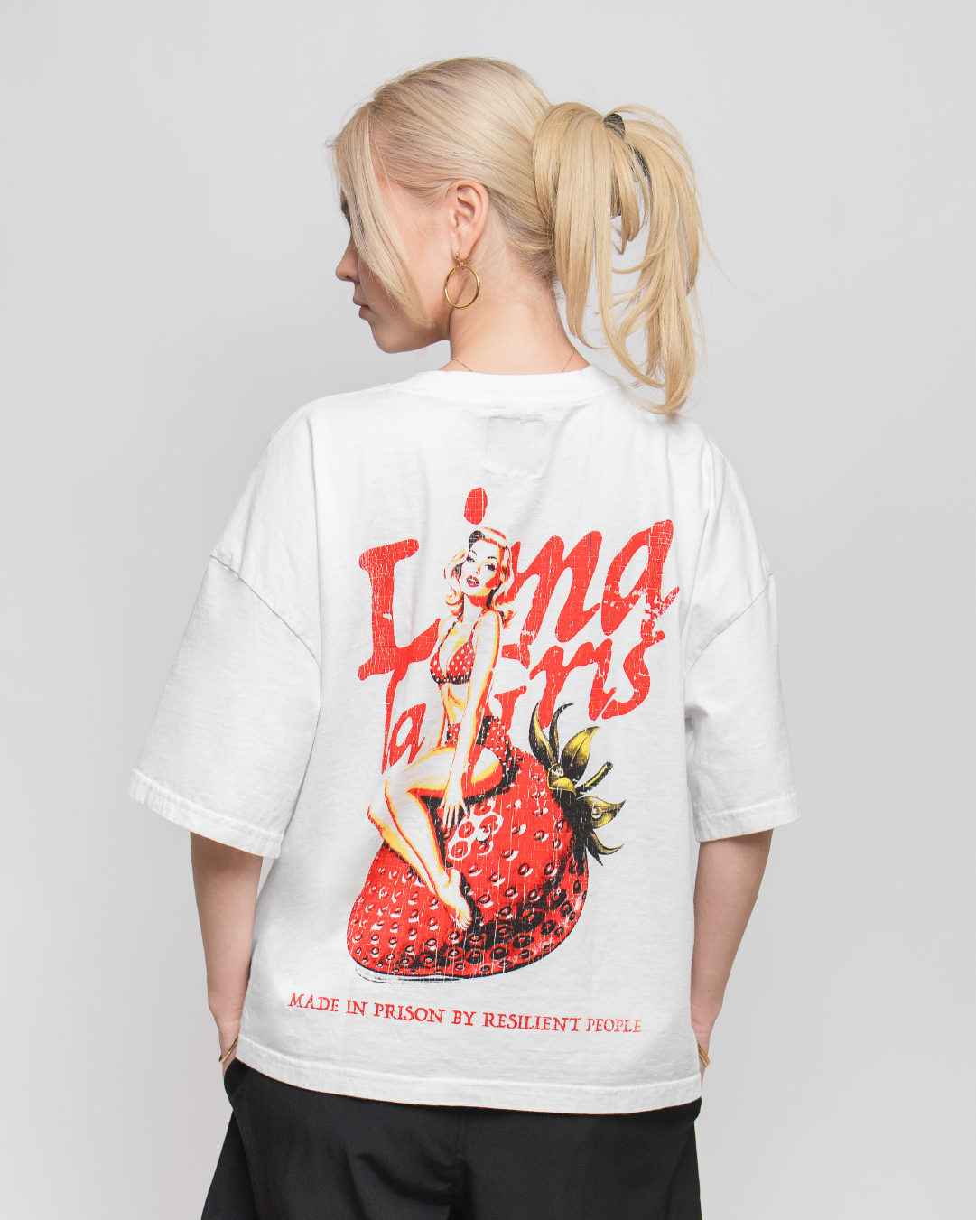 BOXY TEE 'STRAWBERRY WOMAN'