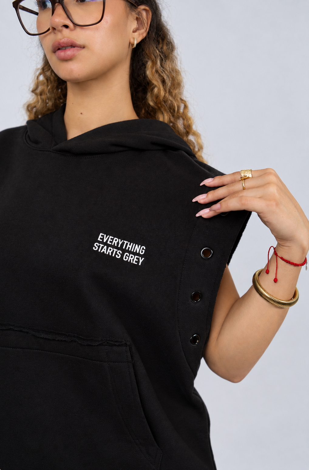 Hoodie negro sin mangas