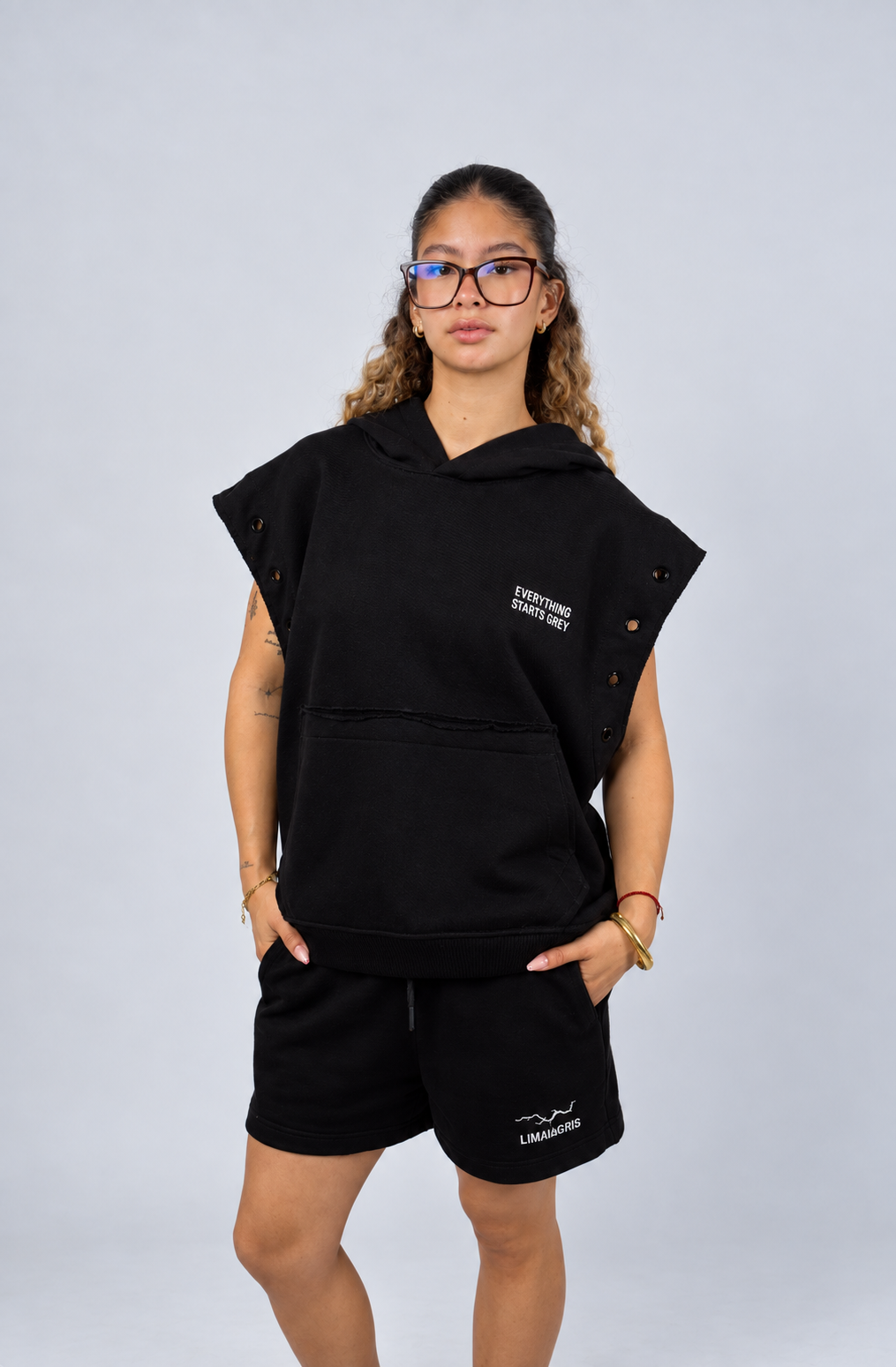 Hoodie negro sin mangas